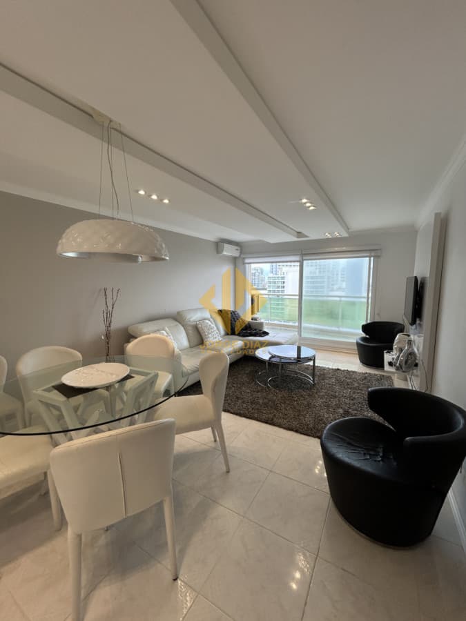 En primera línea de la mansa apartamento muy completo