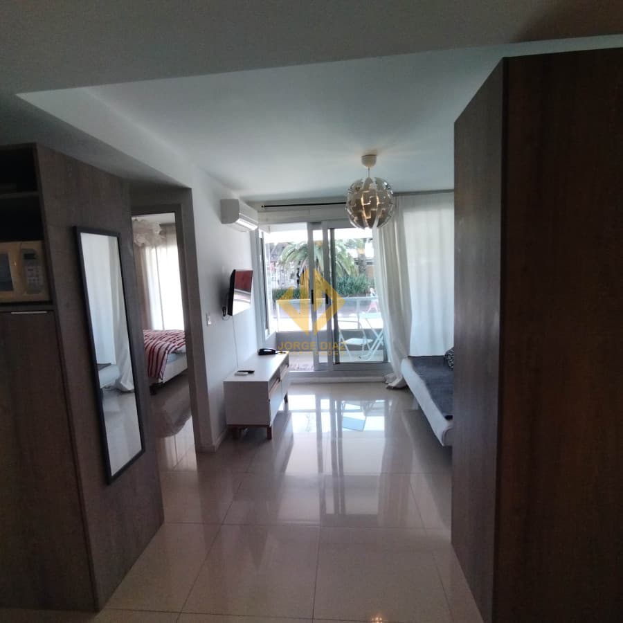 En Altos de Puerto de Punta del Este y cerca de Avda. Gorlero