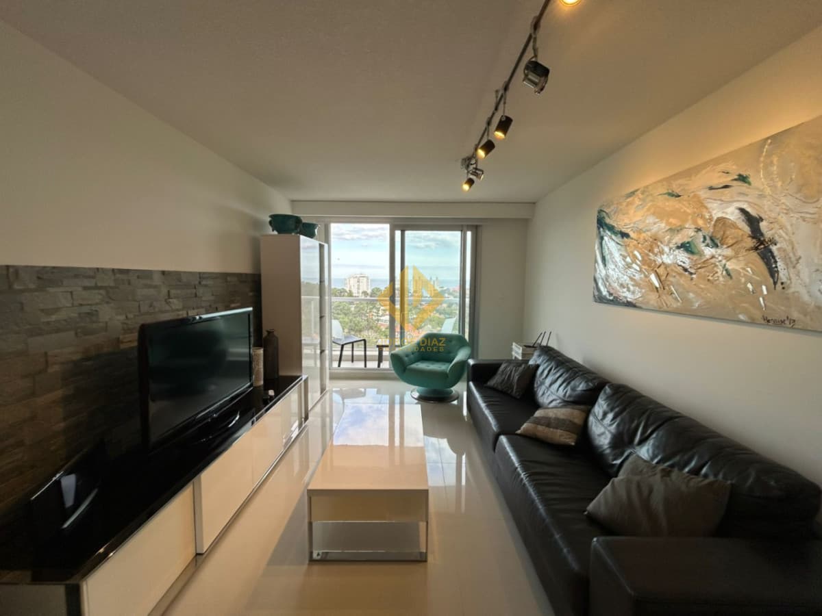 Apartamento en venta de 3 dormitorios c/ cochera en Nuevo Cantegril