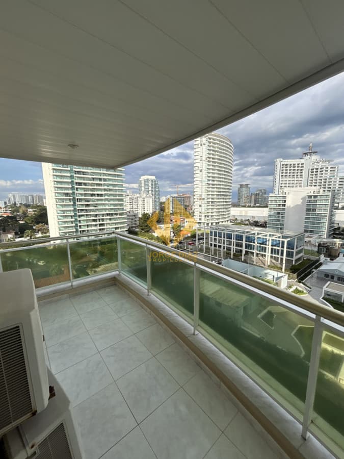 En primera línea de la mansa apartamento muy completo