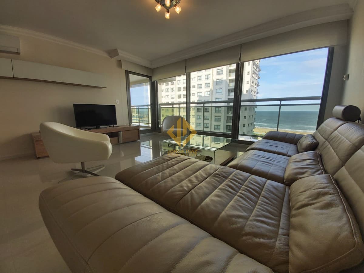 A pasos de la playa brava y del centro de Punta del Este
