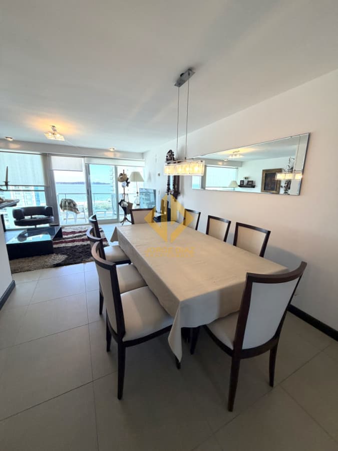 Venta y alquiler de temporada en Mansa - Apartamento de 183 m², 3 dormitorios, a 150 m del mar