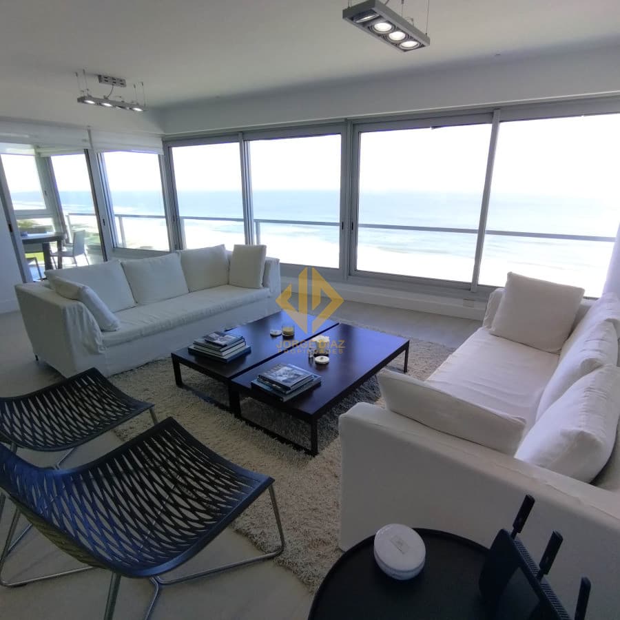 Elegancia y Confort a Pasos de Playa Brava