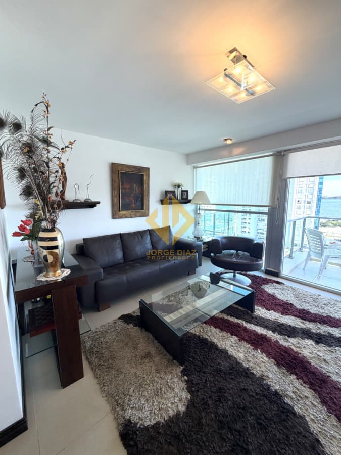 Venta y alquiler de temporada en Mansa - Apartamento de 183 m², 3 dormitorios, a 150 m del mar