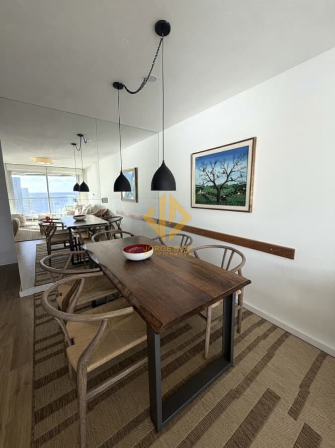 Venta en Seasons Tower - Piso alto en Mansa, 2 suites, a 100 m del mar