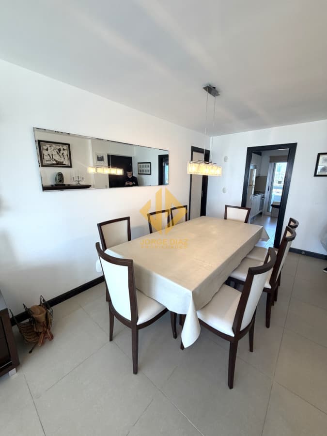 Venta y alquiler de temporada en Mansa - Apartamento de 183 m², 3 dormitorios, a 150 m del mar