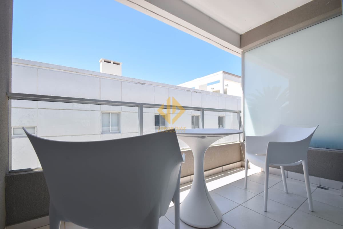 En Altos del Puerto, edificio de moderno concepto.