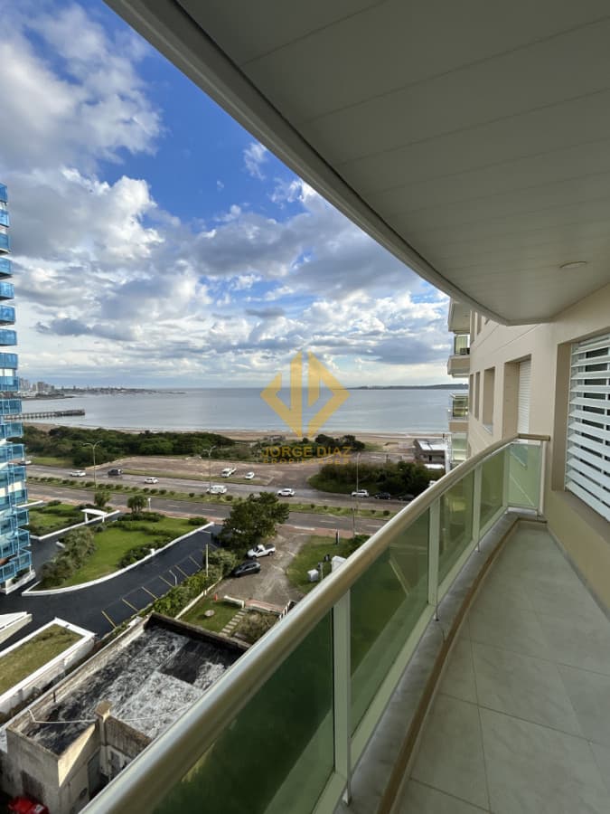 En primera línea de la mansa apartamento muy completo