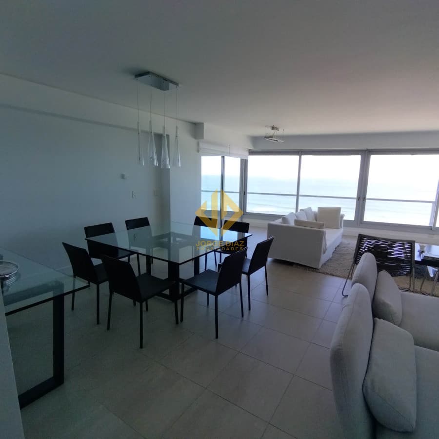 Elegancia y Confort a Pasos de Playa Brava