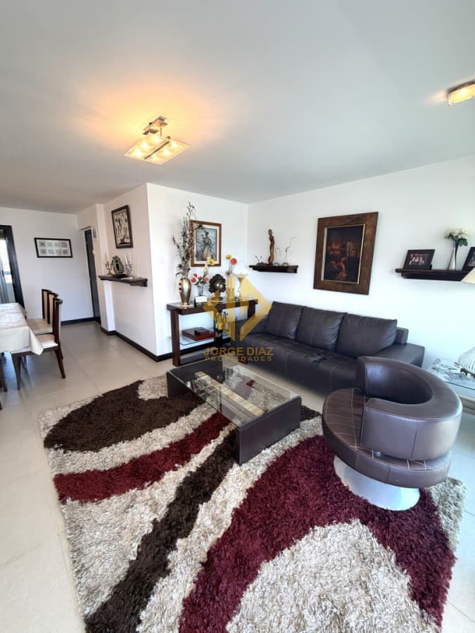 Venta y alquiler de temporada en Mansa - Apartamento de 183 m², 3 dormitorios, a 150 m del mar