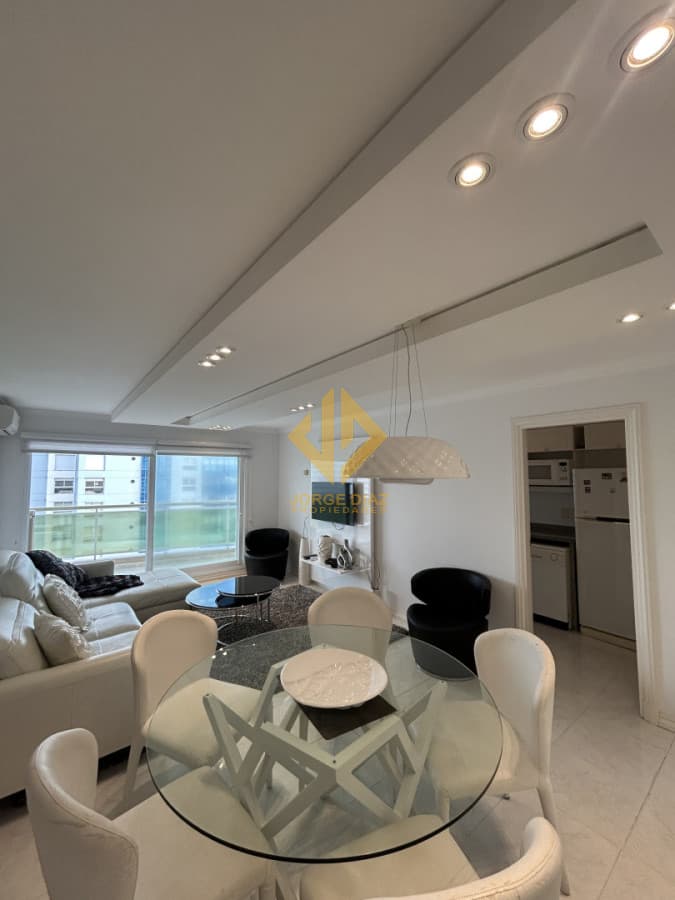 En primera línea de la mansa apartamento muy completo