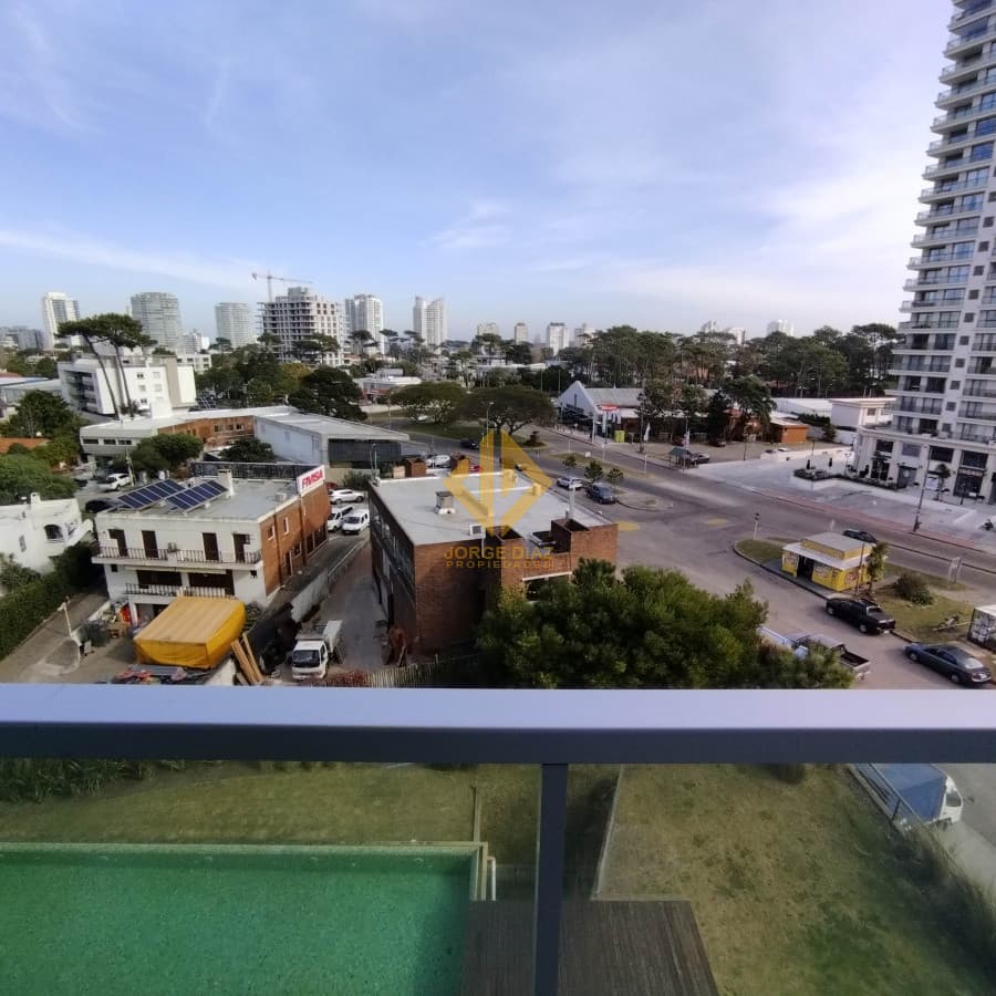 En plena zona comercial de Parada 5 Pedragosa Sierra