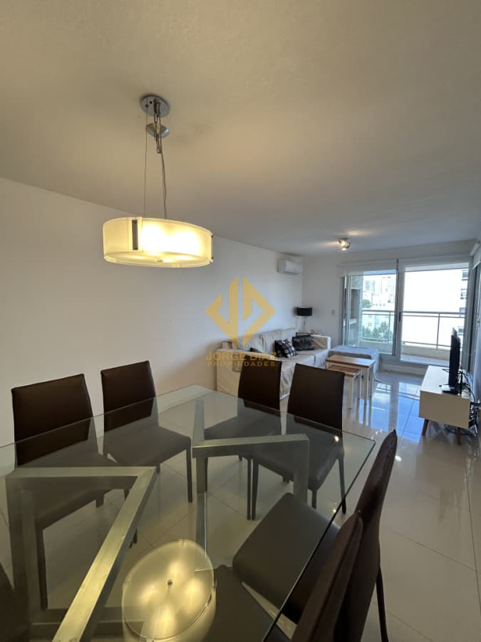 Comodo apartamento de dos dormitorios y dos baños