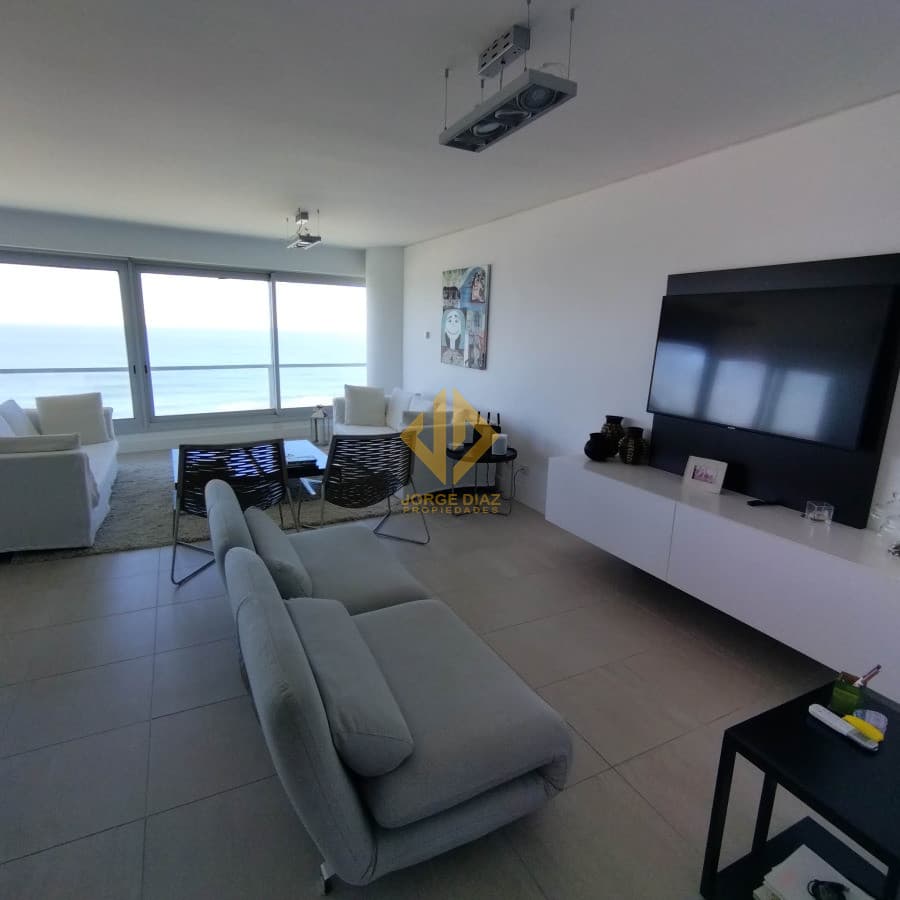 Elegancia y Confort a Pasos de Playa Brava