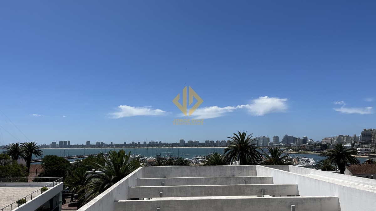 En la zona de Altos del Puerto y a pasos del inicio de Avda. Gorlero