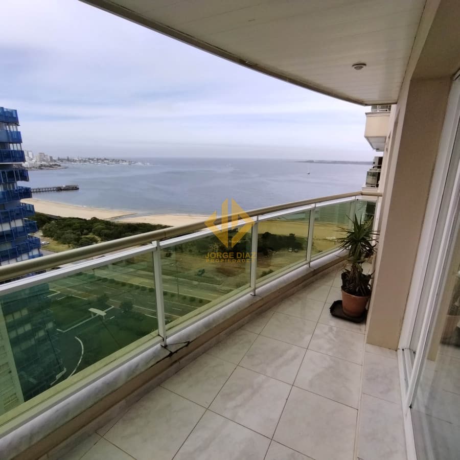 En torre de alta Gamma en playa mansa y frente al Rio de la Plata