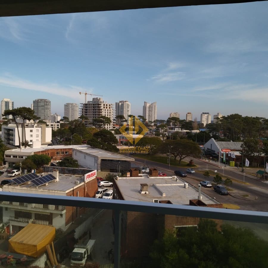 En plena zona comercial de Parada 5 Pedragosa Sierra