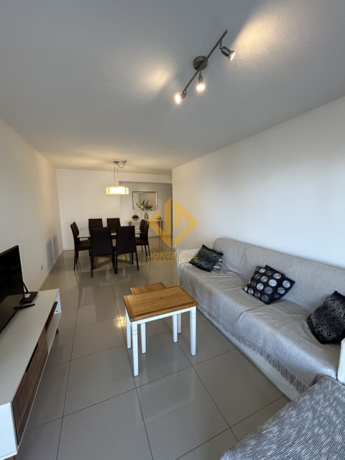 Comodo apartamento de dos dormitorios y dos baños