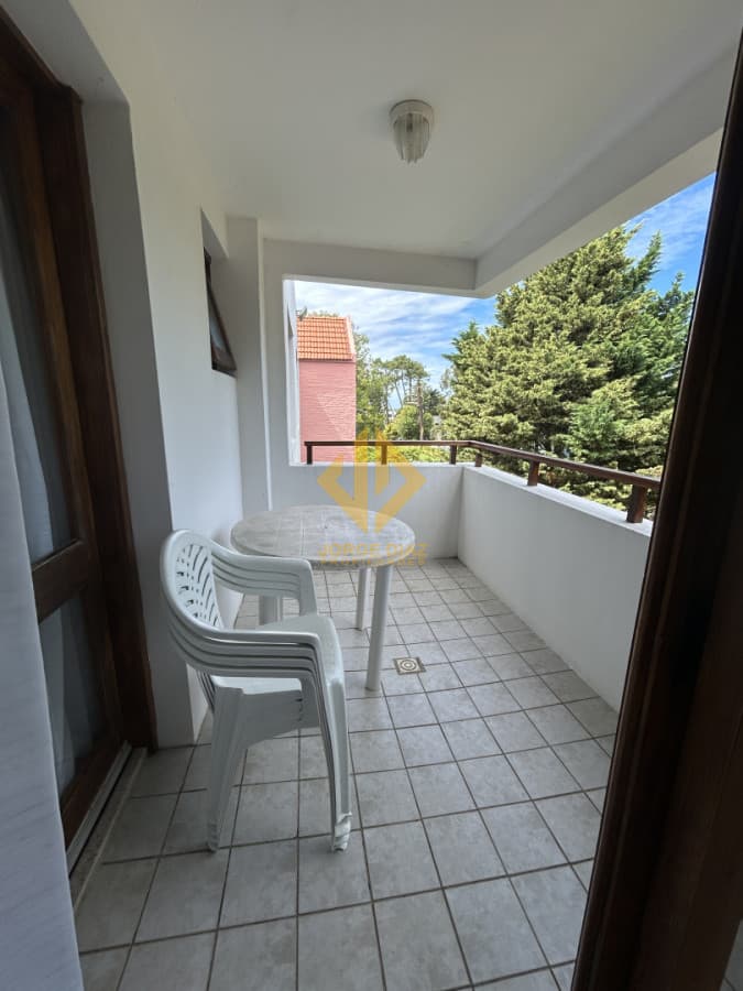 Comodo apartamento de tres dormitorios y dos baños