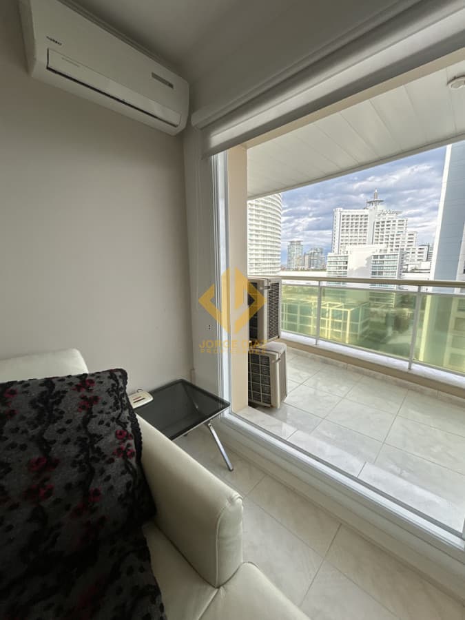 En primera línea de la mansa apartamento muy completo