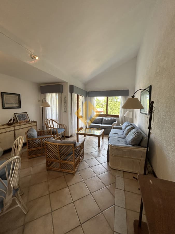 Comodo apartamento de tres dormitorios y dos baños