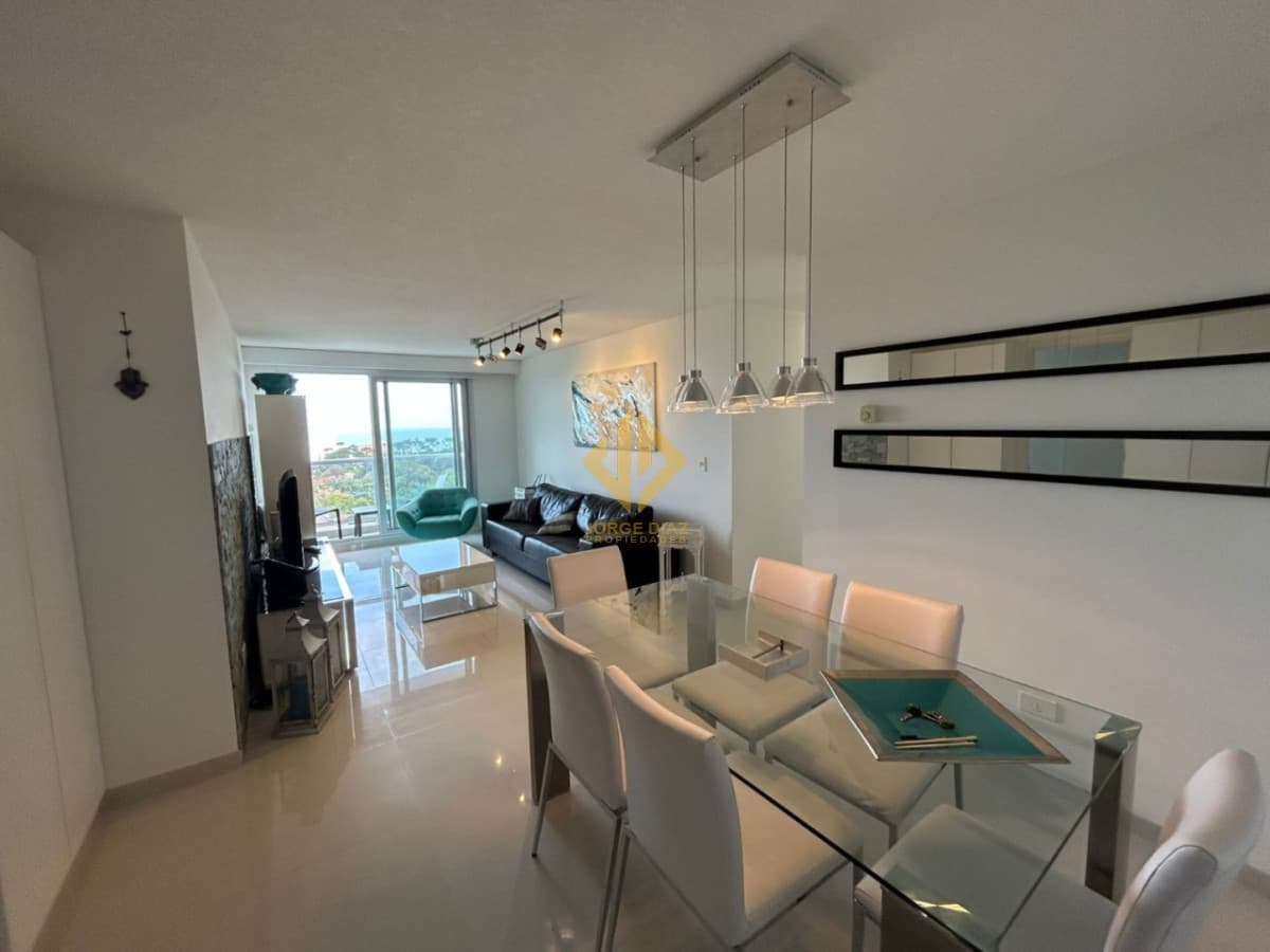 Apartamento en venta de 3 dormitorios c/ cochera en Nuevo Cantegril