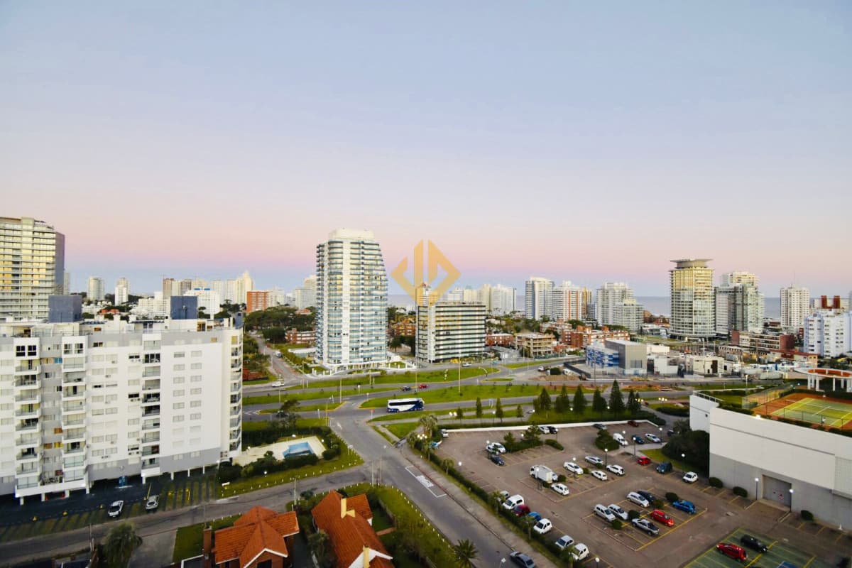 Si busca buena vista al Rio de la Plata en este edificio la tendrá....siempre