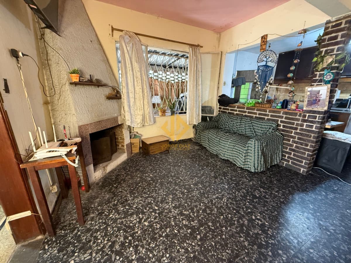 SE VENDE URGENTE casa doble en padrón único Cerro Montevideo
