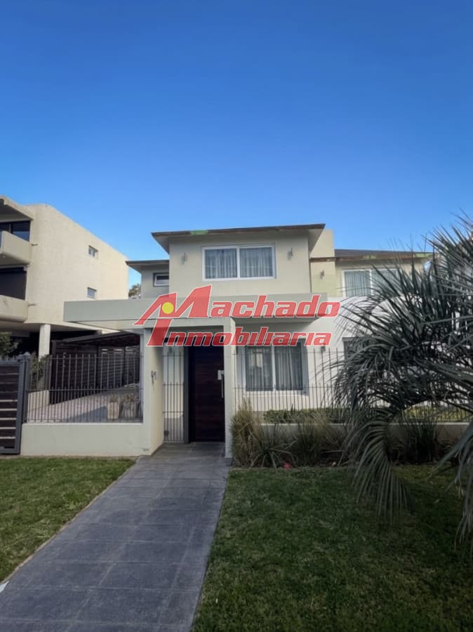 Casa de 3 dormitorios en venta en Punta del Este.