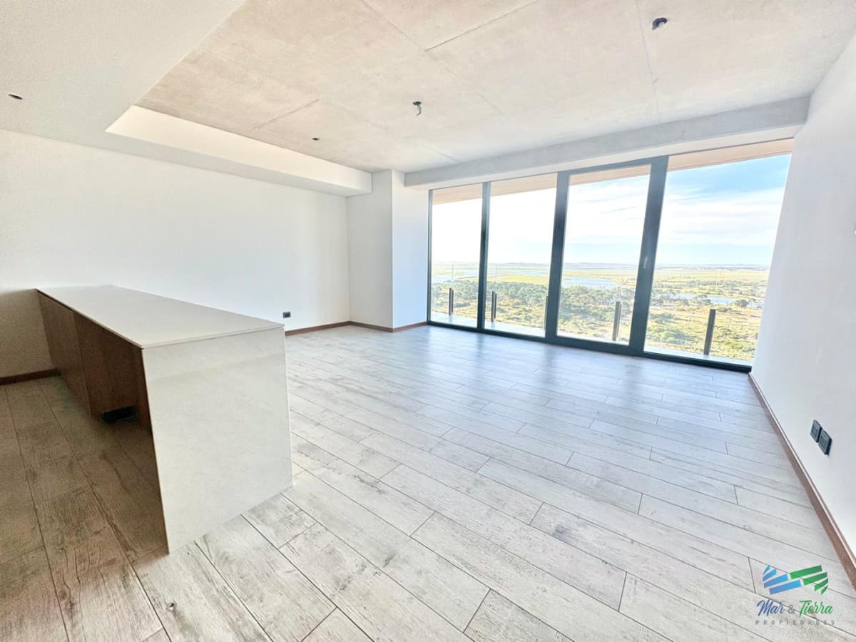 Oportunidad en Surfside - Piso alto | 1 Dormitorio + Toilette