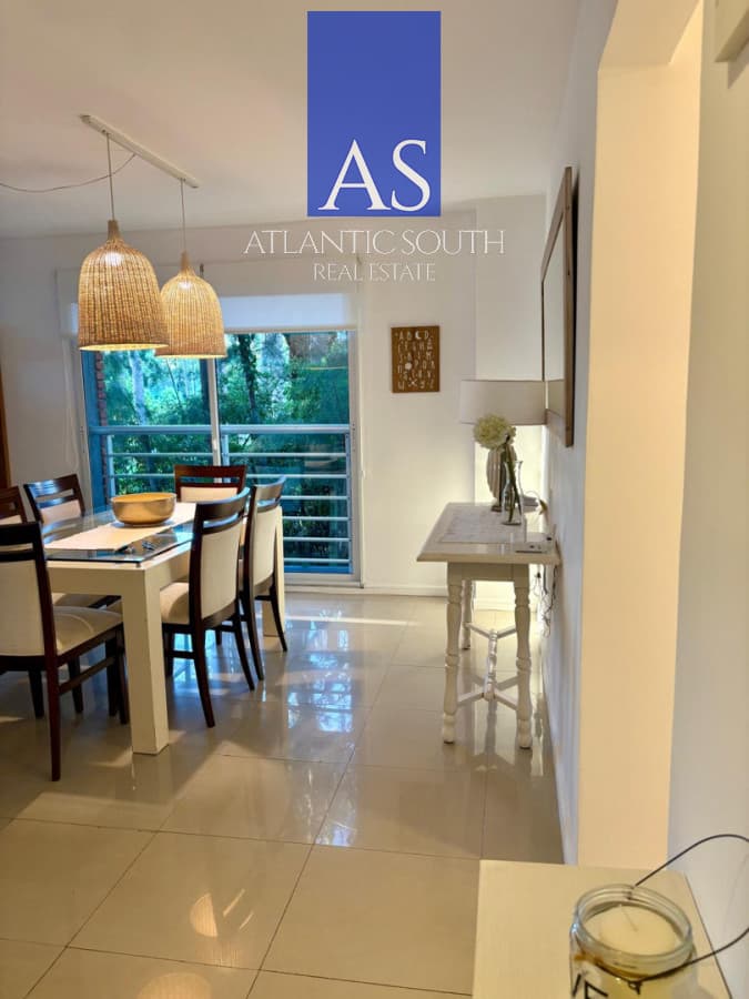 Apartamento moderno 2 dormitorios con parrillero propio Plaza México Punta del Este