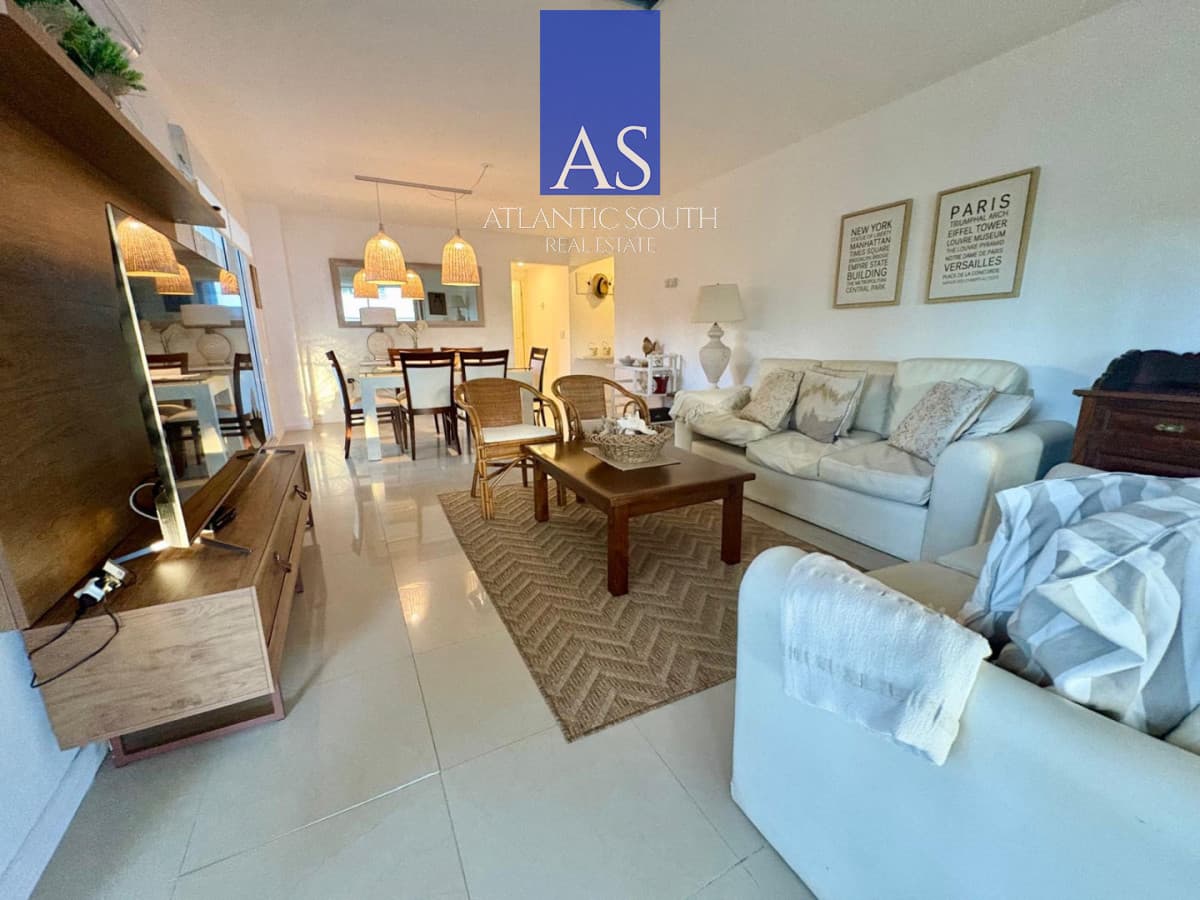 Apartamento moderno 2 dormitorios con parrillero propio Plaza México Punta del Este