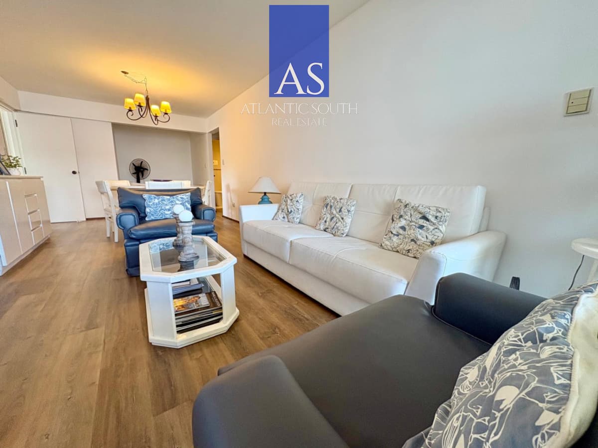 Apartamento reciclado de 3 dormitorios con parrillero propio frente al mar Playa Mansa
