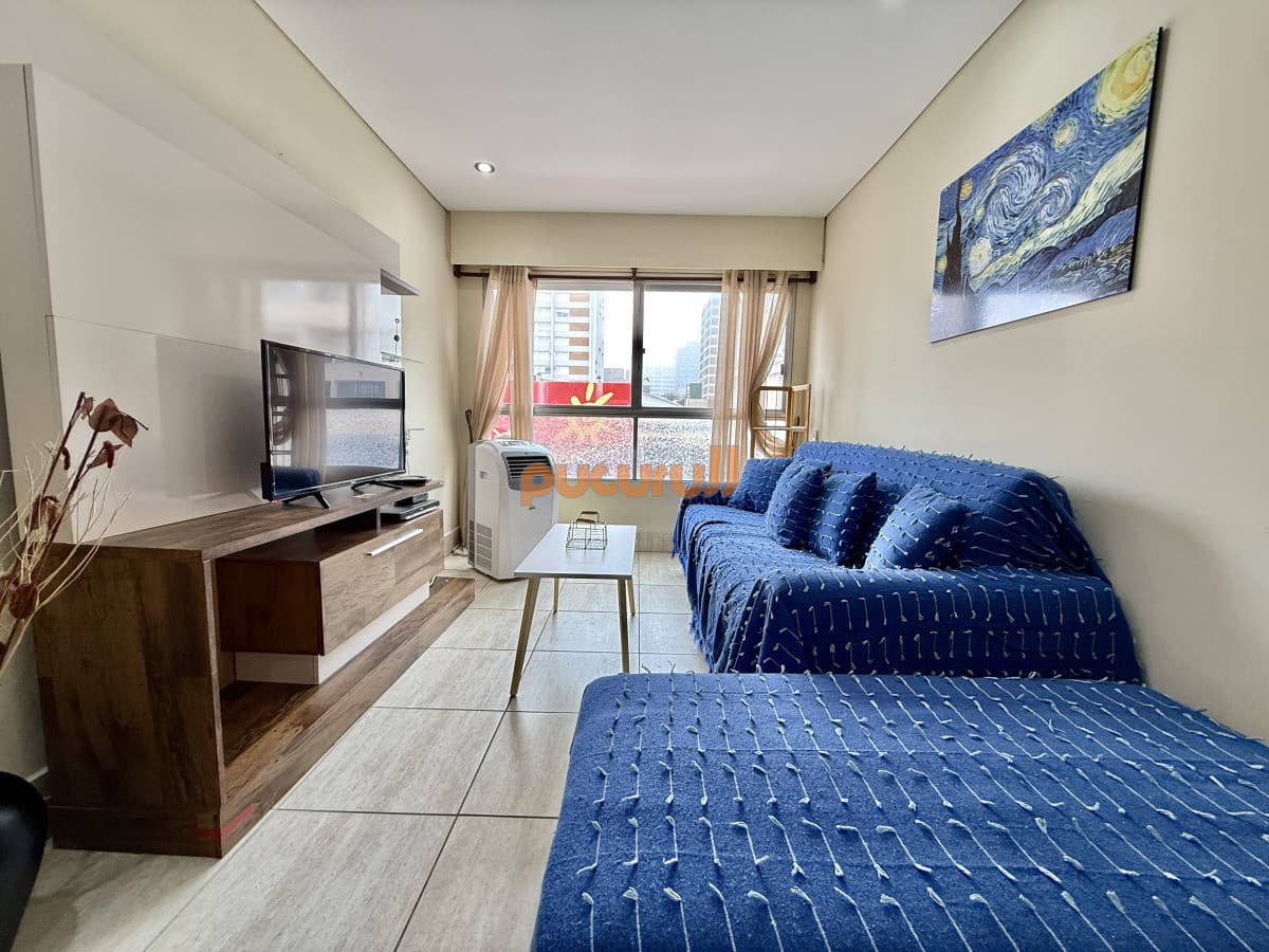 Apartamento a la venta en la Peninsulta - Punta del Este. ! dormitorio y medio. Garaje