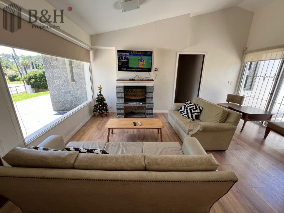 Casa en Jardines de Córdoba - Punta del Este