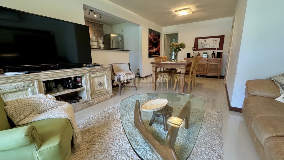 HERMOSO APARTAMENTO DE 2 DORMITORIOS A UNA CUADRA DE LA PLAYA EN RINCON DEL INDIO  -