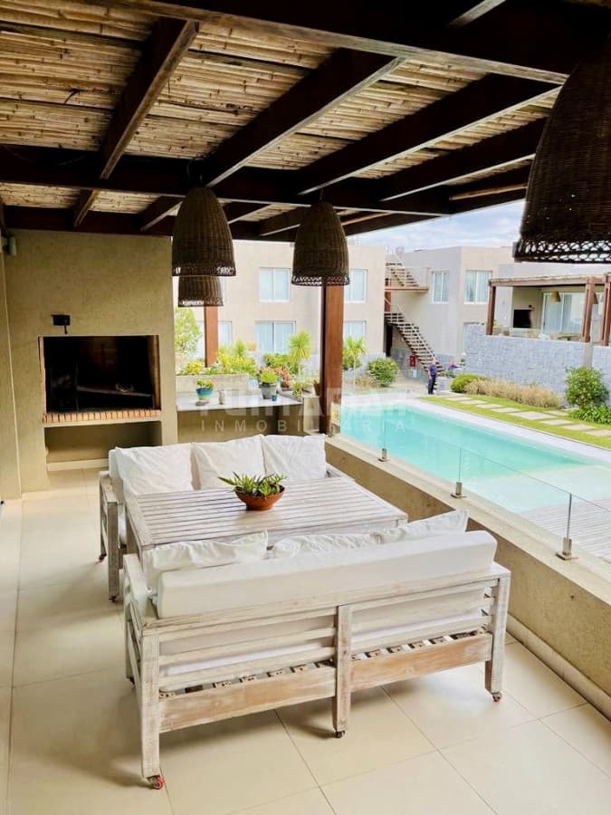 HERMOSO APARTAMENTO 3 DORMITORIOS A METROS DE LA PLAYA EN LA BARRA  -