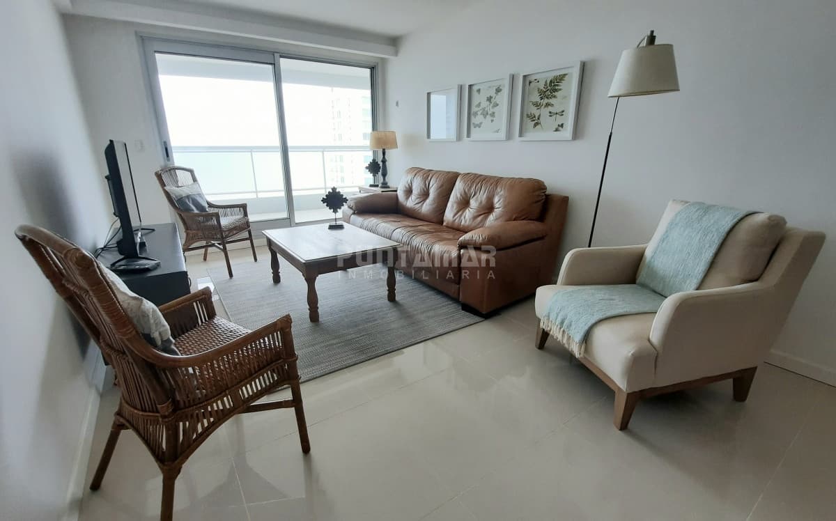 APARTAMENTO DE 2 DORMITORIOS EN SUITE EN EDIFICIO DE CATEGORIA   -