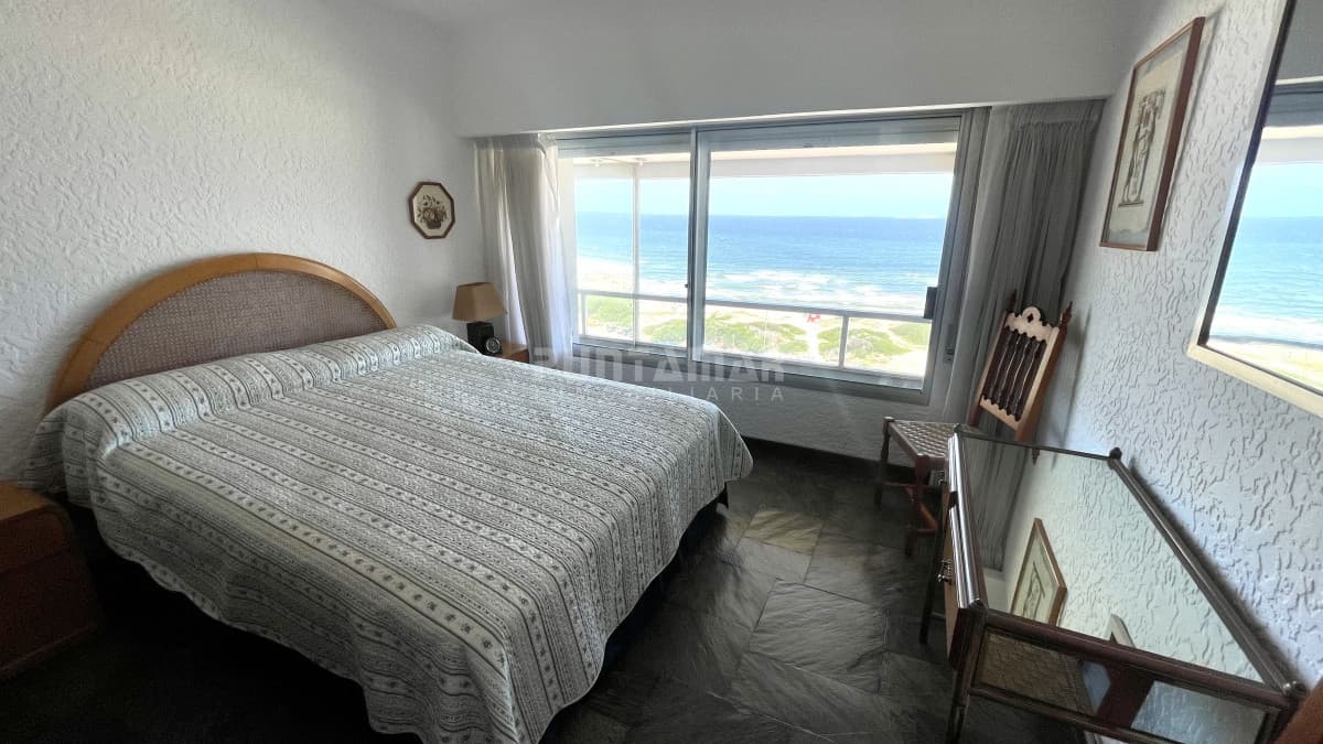 MUY LINDO APARTAMENTO DE UN DORMITORIO PRIMERA LINEA AL MAR   -