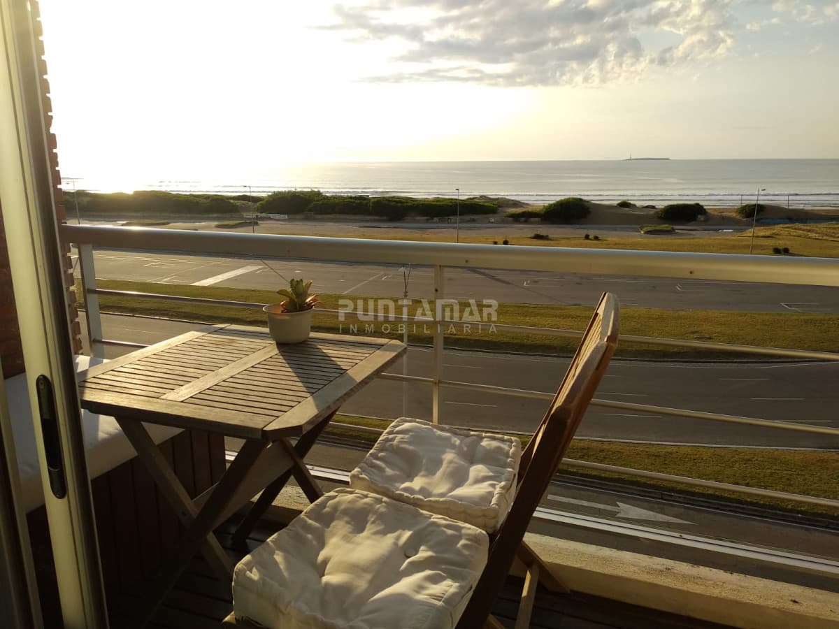 Apartamento ID.210140 - VENTA DE DEPARTAMENTO DE 2 DORMITORIOS CON VISTA AL MAR