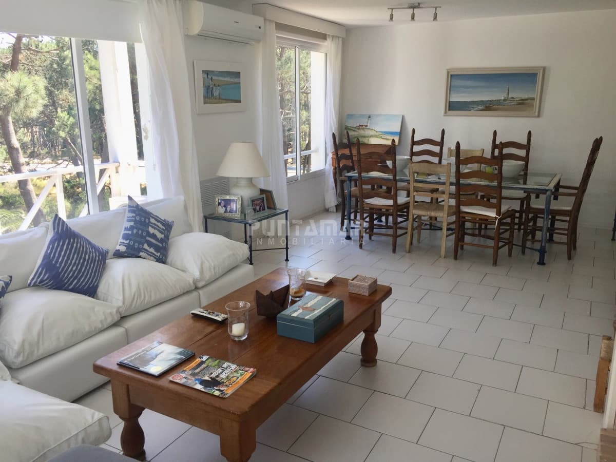 APARTAMENTO DE 3 DORMITORIOS EN RINCON DEL INDIO FRENTE AL MAR  -