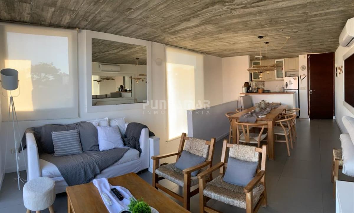 Apartamento ID.212752 - VENTA APARTAMENTO DE 3 DORMITORIOS A PASOS DE MONTOYA , 3 NIVELES, CON INCREIBLES VISTAS AL MAR