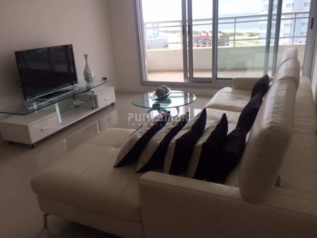 ALQUILER DEPARTAMENTO 3 DORMITORIOS EN PUNTA DEL ESTE  -