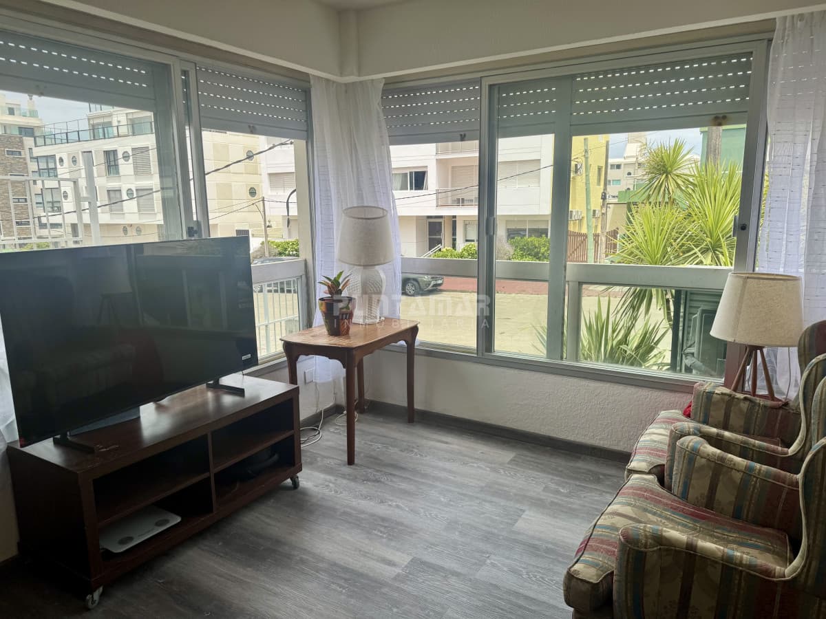 Departamento en edificio Karol  -