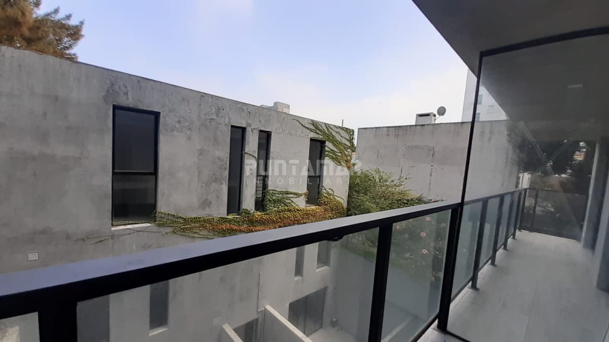 Apartamento ID.212275 - VENTA DE MONOAMBIENTE CON GARAGE EN PUNTA CARRETAS A PASOS DEL MAR