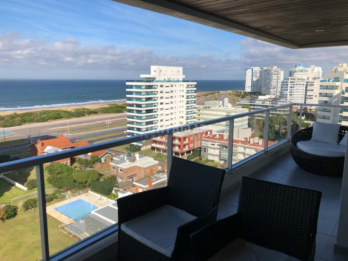 EXCLUSIVO DEPARTAMENTO DE 2 DORMITORIOS CON TERRAZA, PARRILLERO Y JACUZZI PROPIOS  -