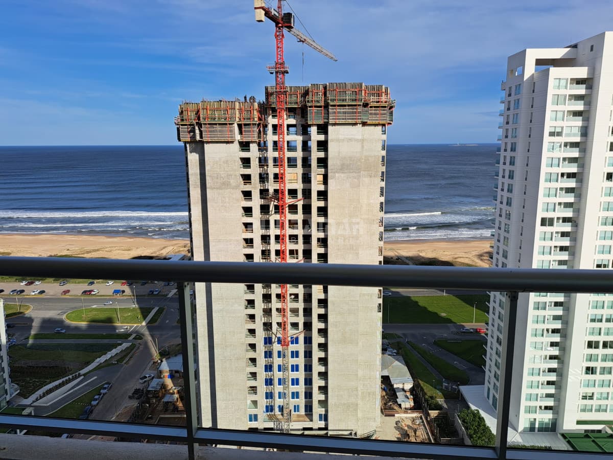 APARTAMENTO DE 2 DORMITORIOS EN SUITE EN EDIFICIO DE CATEGORIA   -