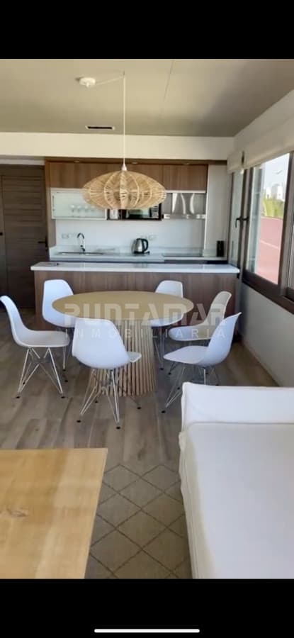 ESPECTACULAR PENTHOUSE A 50 METROS DEL MAR EN LA BARRA  -