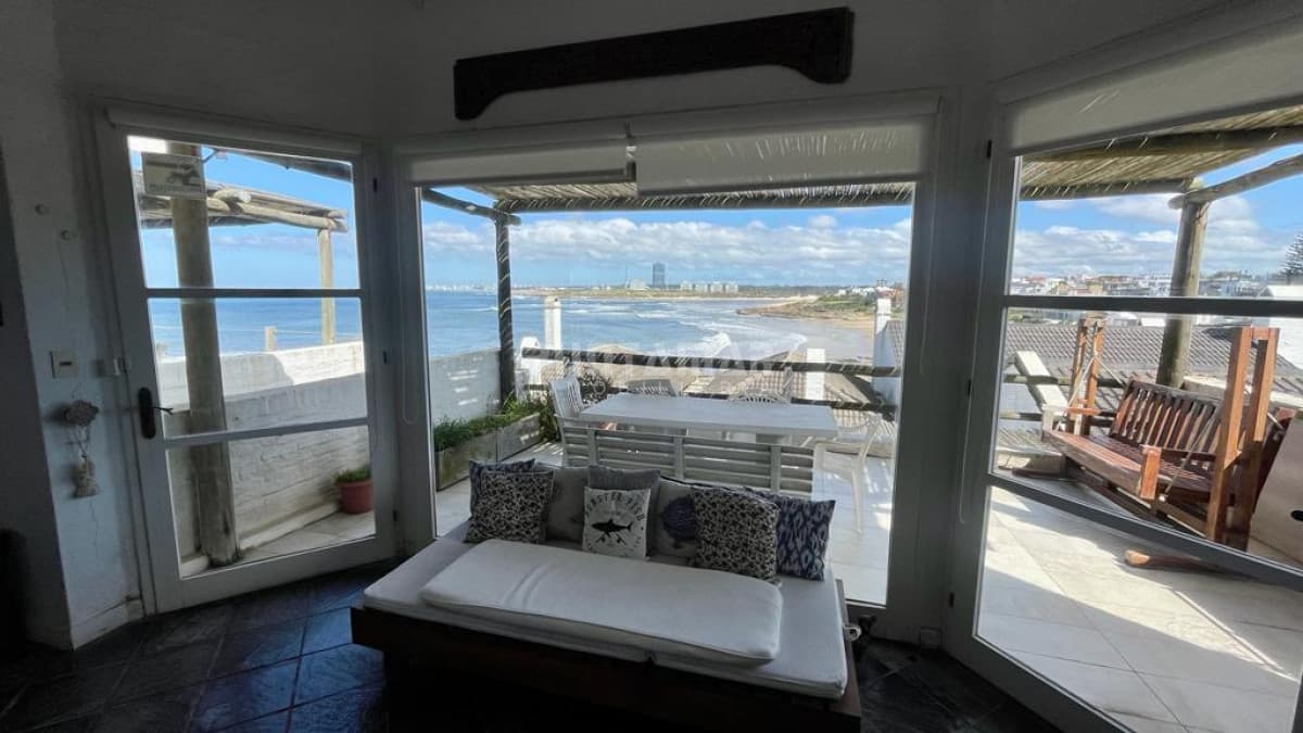ALQUILER ESPECTACULAR TRIPLEX SOBRE LA PLAYA POSTA DEL CANGREJO   -