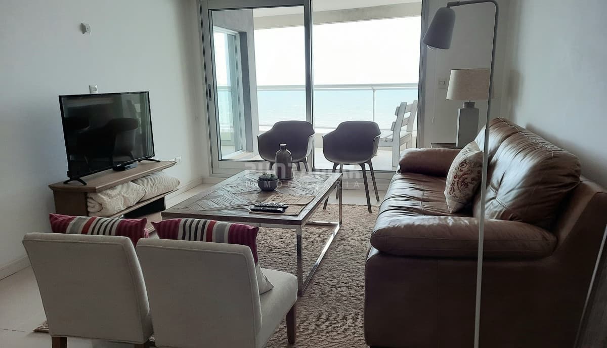 APARTAMENTO EN EDIFICIO DE CATEGORIA CON VISTA AL MAR  -